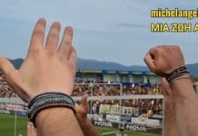 ΟΛΟΙ ΕΝΩΜΕΝΟΙ ΔΙΠΛΑ ΣΤΗΝ ΑΕΚΑΡΑ #aekfc #agiasofia #aekfamily #aek #enwsi #monoaek #original21